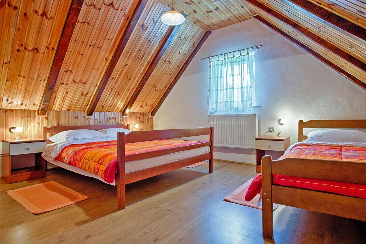 Andrea In Sertic Poljana - Haus Fuer 6 Personen Plitvicka Jezera Luaran gambar