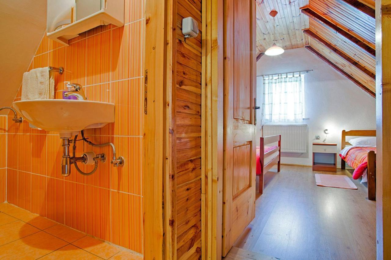 Andrea In Sertic Poljana - Haus Fuer 6 Personen Plitvicka Jezera Luaran gambar